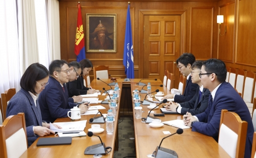 Монголбанкны Ерөнхийлөгч С.Наранцогт БНСУ-аас Монгол Улсад суугаа Элчин сайд Чой Жин Воныг хүлээн авч уулзлаа
